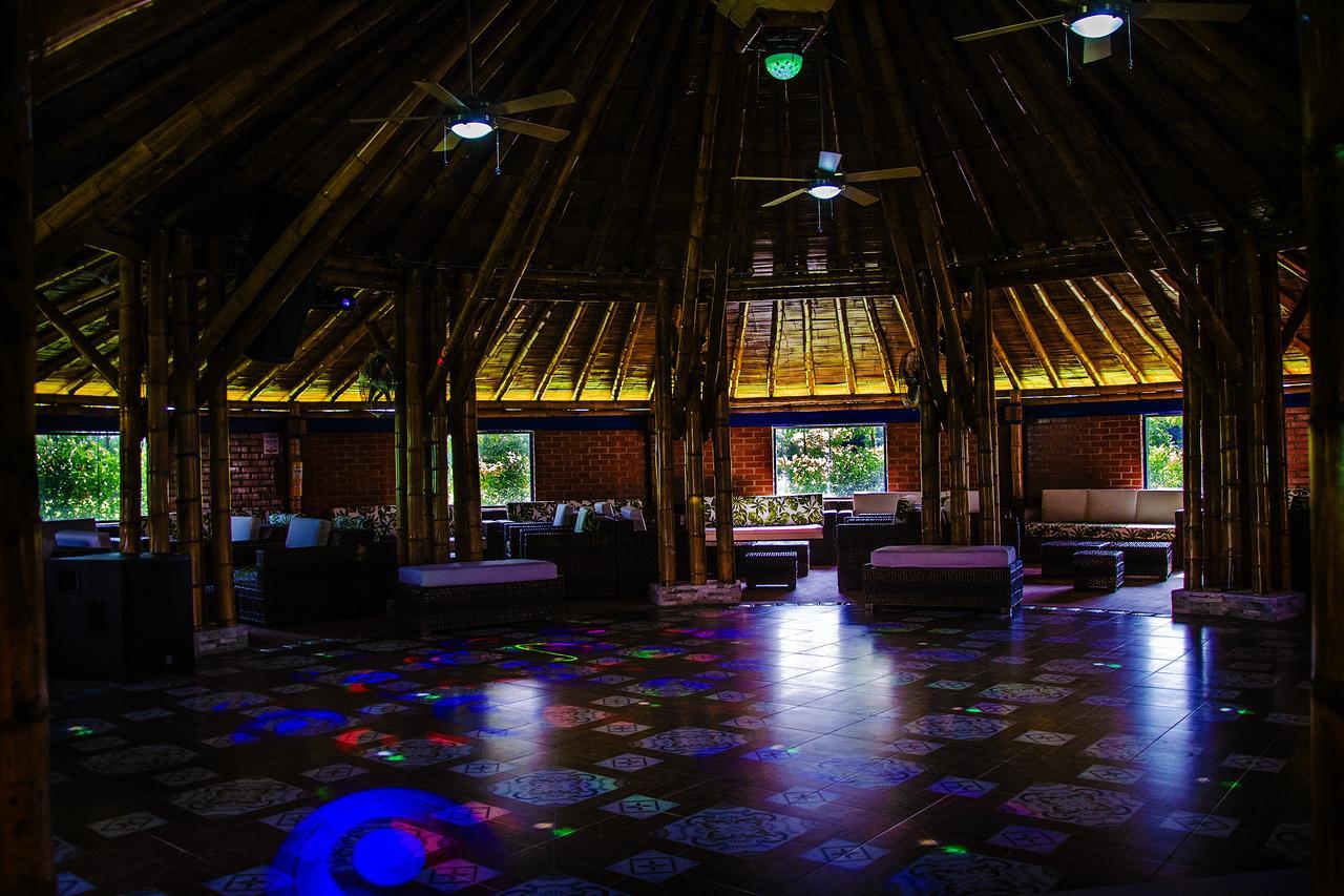 Hotel Campestre Tardes Calenas Yumbo ภายนอก รูปภาพ