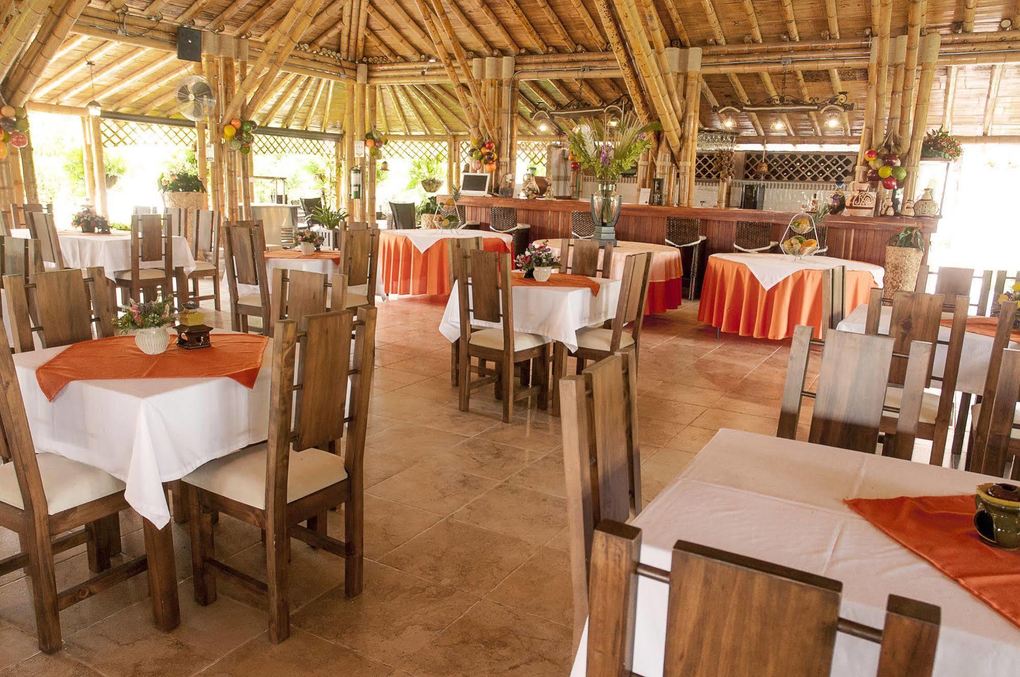 Hotel Campestre Tardes Calenas Yumbo ภายนอก รูปภาพ