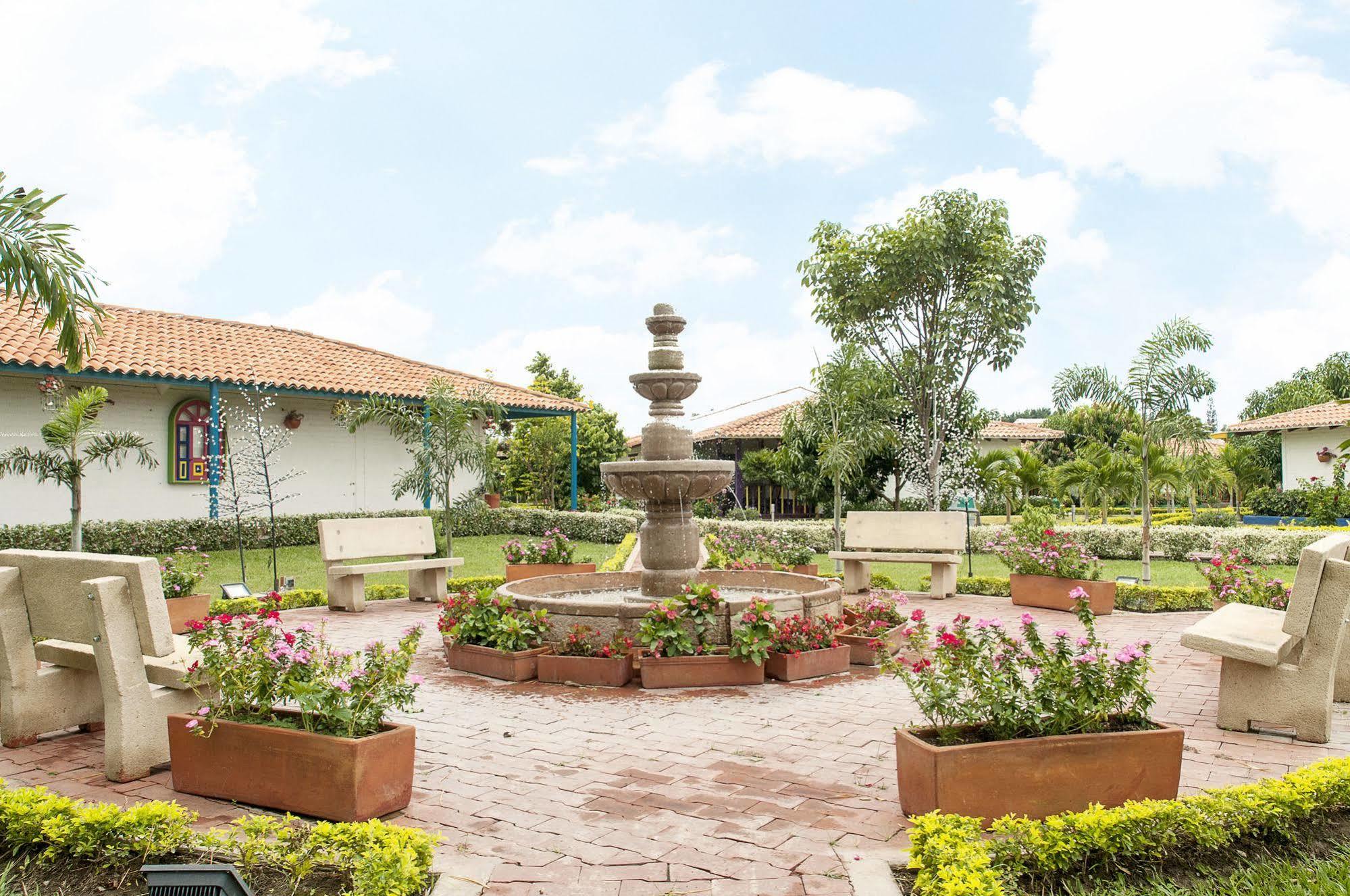Hotel Campestre Tardes Calenas Yumbo ภายนอก รูปภาพ